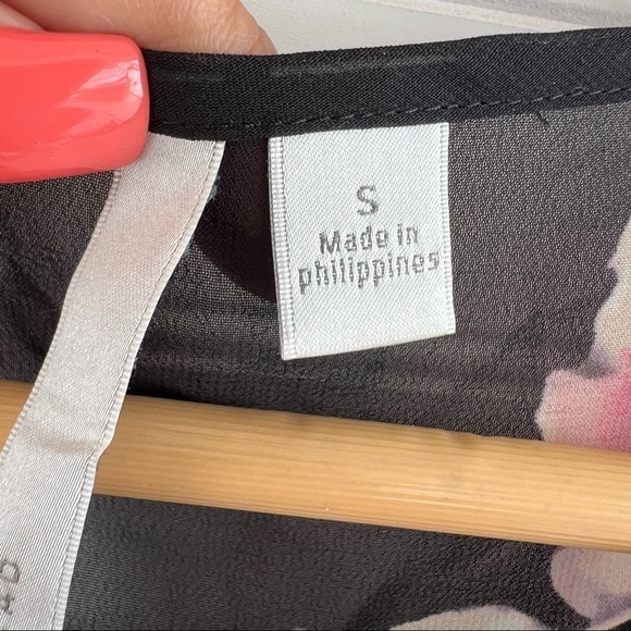 Lc Lauren Conrad rose print dressy top Size Small - Picture 9 of 12